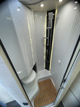 Charger l'image dans la galerie, Chausson 660 Exclusive Line Salon XXL
